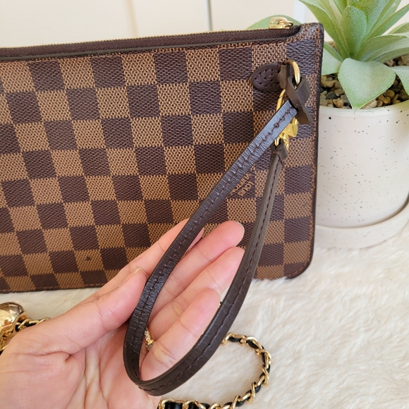 💕LOUIS VUITTON Neverfull Damier Ebene "CERISE" Mm/Gm Clutch Wristlet Crossbody - Picture 4 of 16